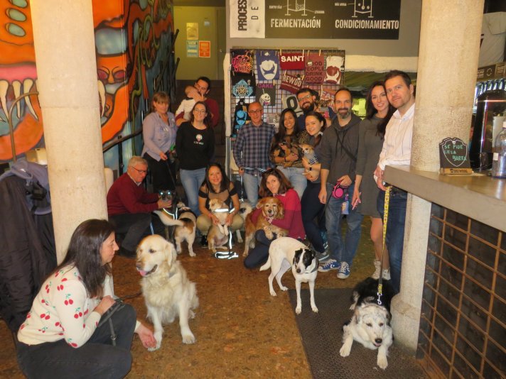 catas y degustaciones de cerveza con perros en grupo, ocio Petfriendly